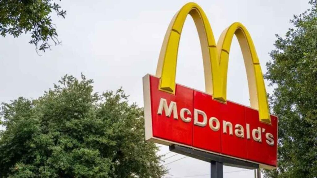 A Mcdonalds' outlet