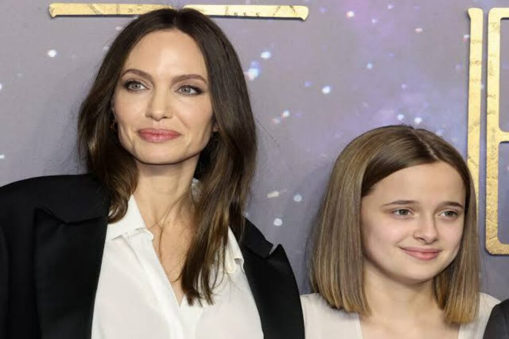 A picture of Angelina Jolie and her daughter