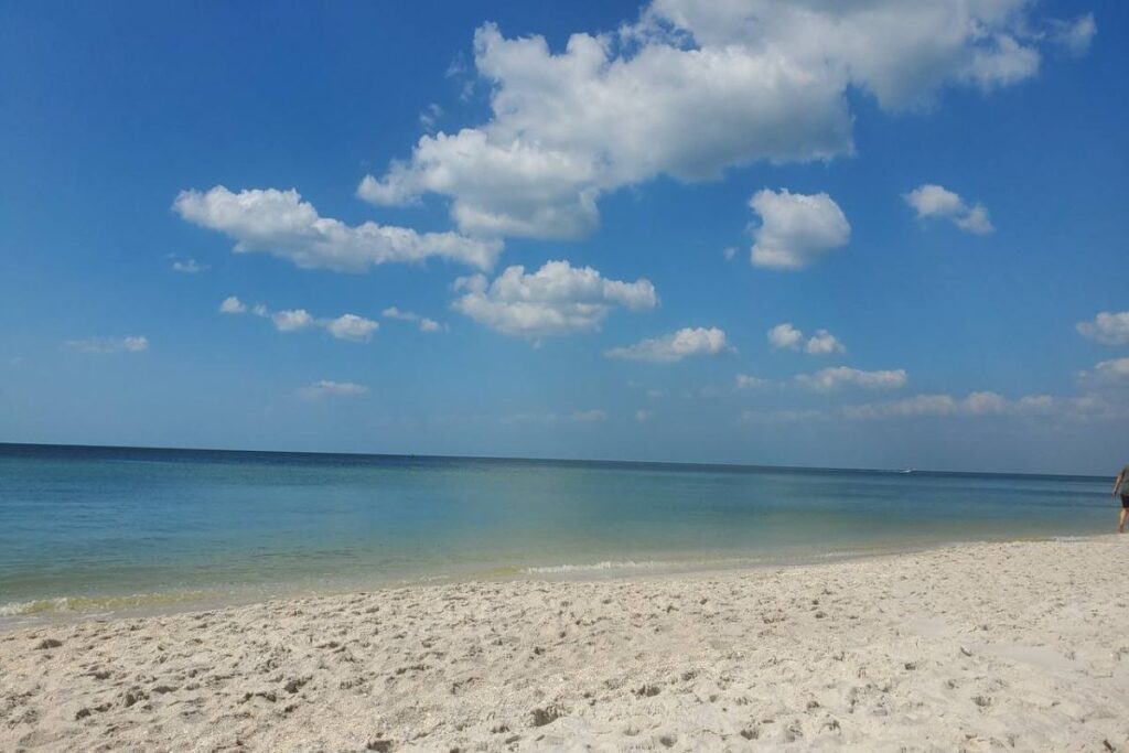 A picture of Naples Florida beach