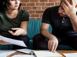 A picture of a couple arguing about money