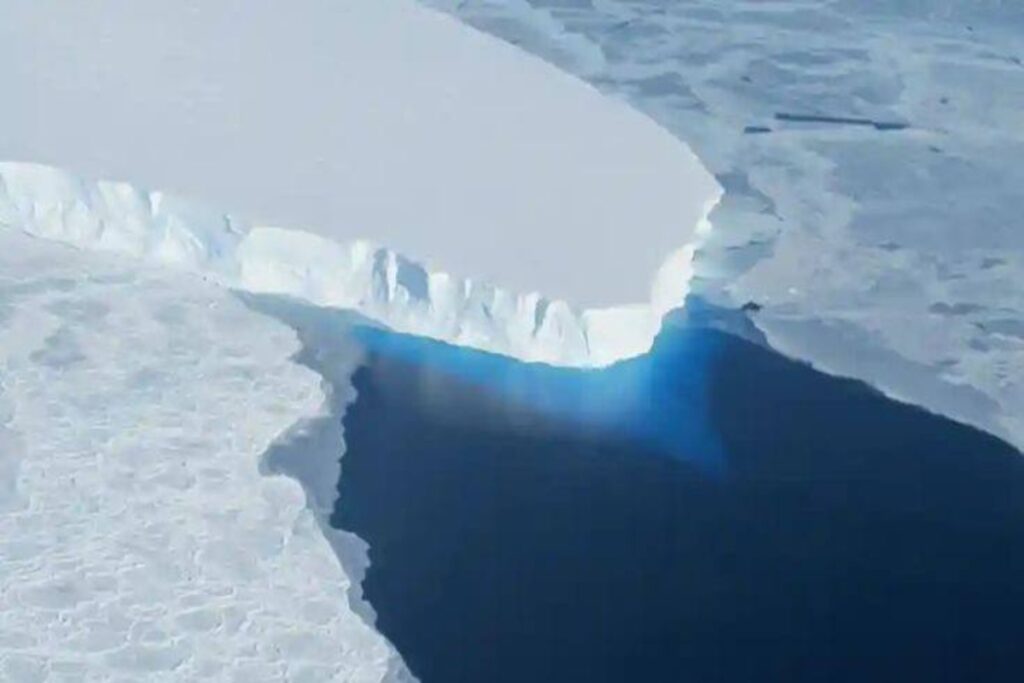 A picture of Thwaites Glacier in Antarctica