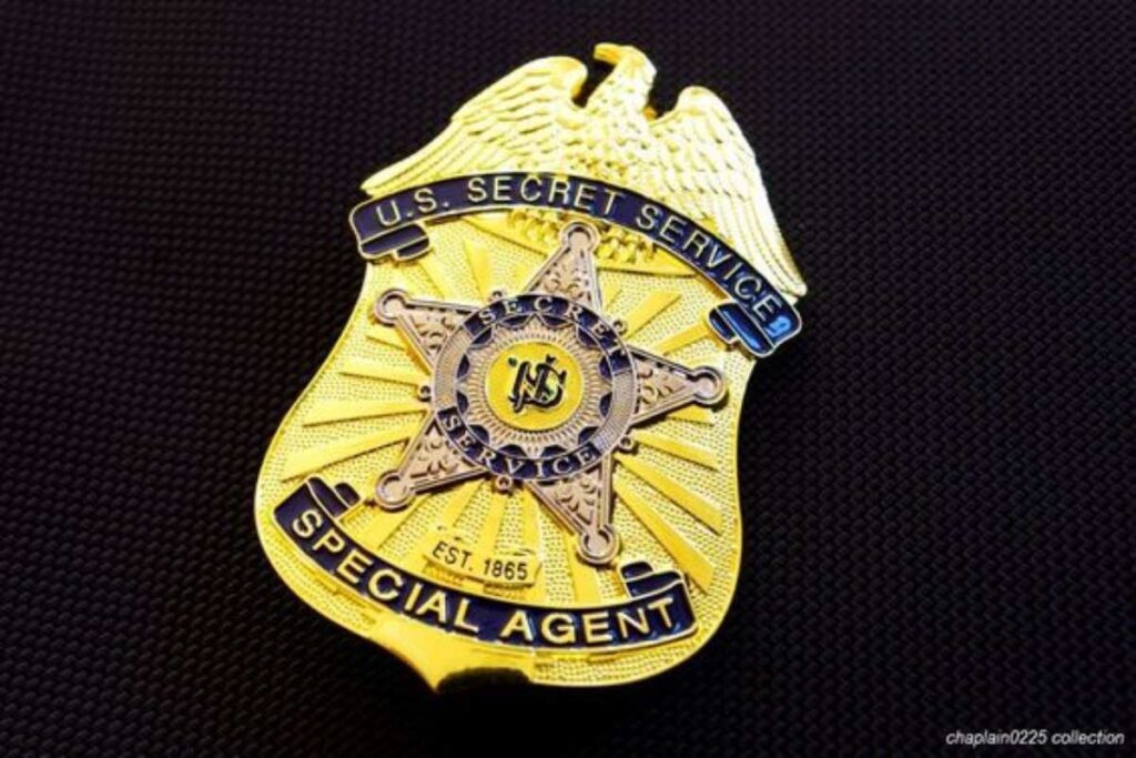 A picture of a us secret service badge.