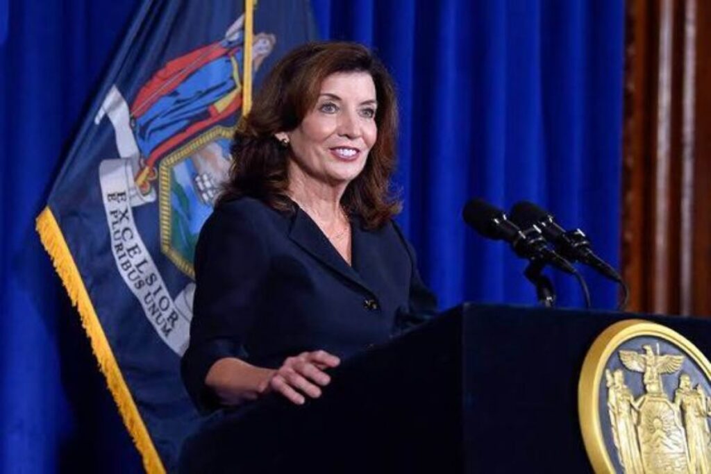 A picture of Kathy Hochul.