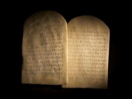 The ten commandments on stone slates