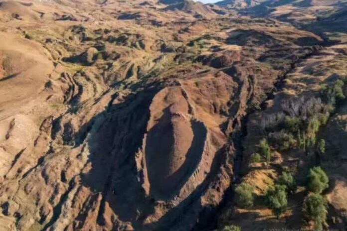 Boat shaped Mountain