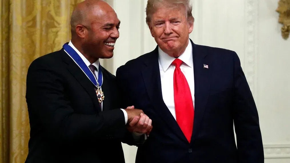 Mariano Rivera and Donald Trump shaking hands