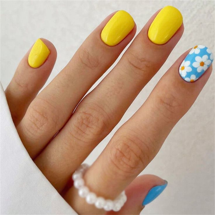 Square Short Press-on False Nail Sweet Flowers Blue Yellow Summer Manicure