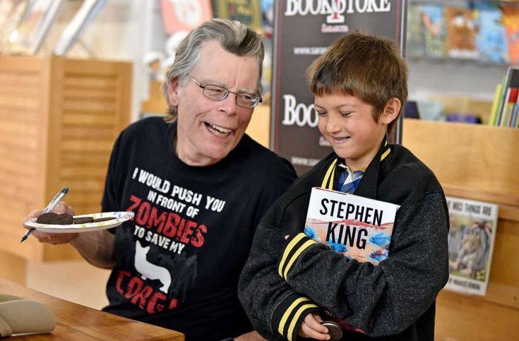 A picture of Stephen King and a young fan