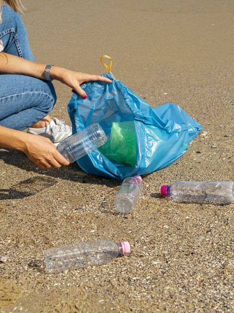 A picture of Oregon Coastal Beach littering