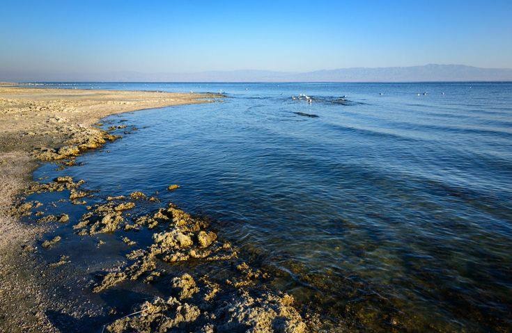 A picture of a lake