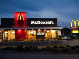 A picture of McDonald's fast food restaurant