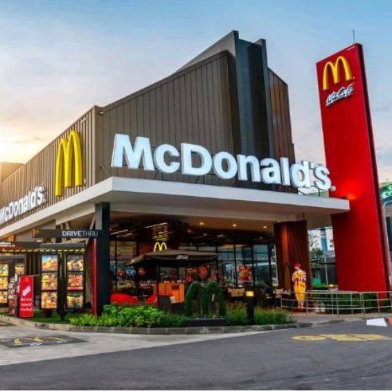 A picture of McDonald's fast food restaurant