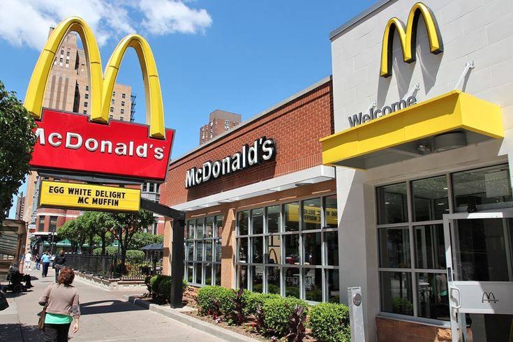 A picture of McDonald's fast food restaurant