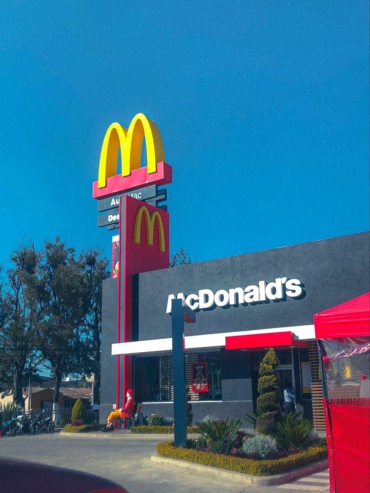 A picture of McDonald's fast food restaurant