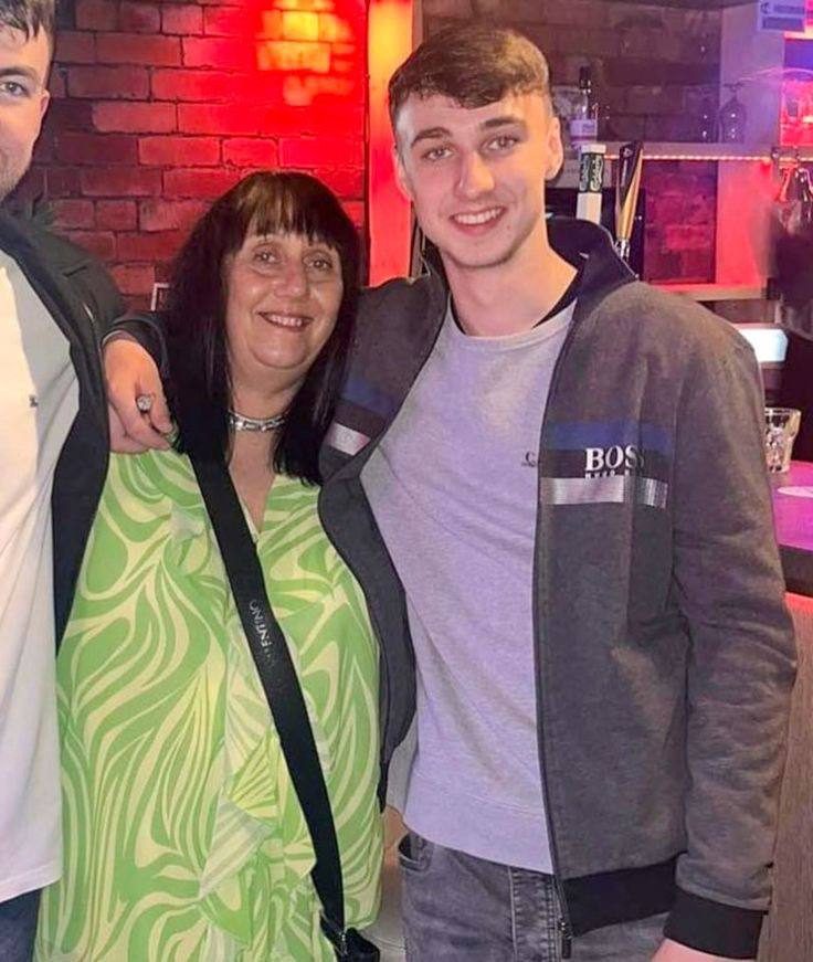 A picture of Jay Slater and his mum