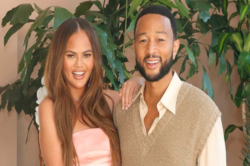 A picture of Chrissy Teigen and John Legend