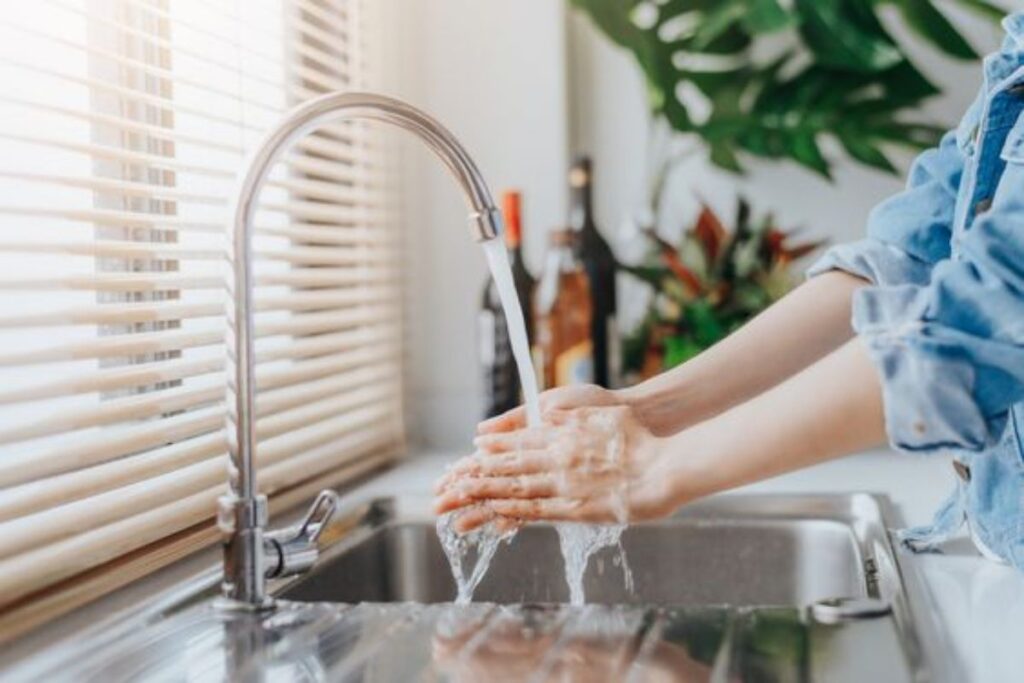 A picture of a clean kitchen