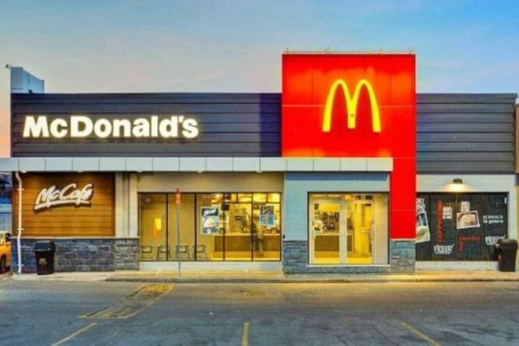 A picture of a McDonalds restaurant