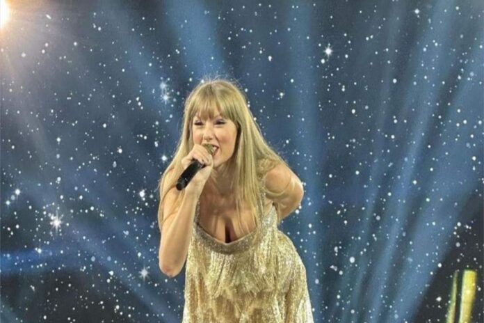 A picture of Taylor Swift performing