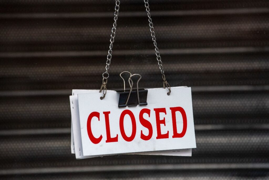 A picture of A closed sign