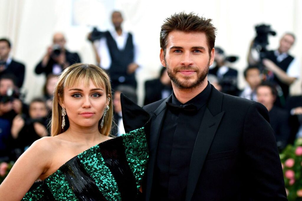 A picture of Miley Cyrus and Liam Hemsworth.