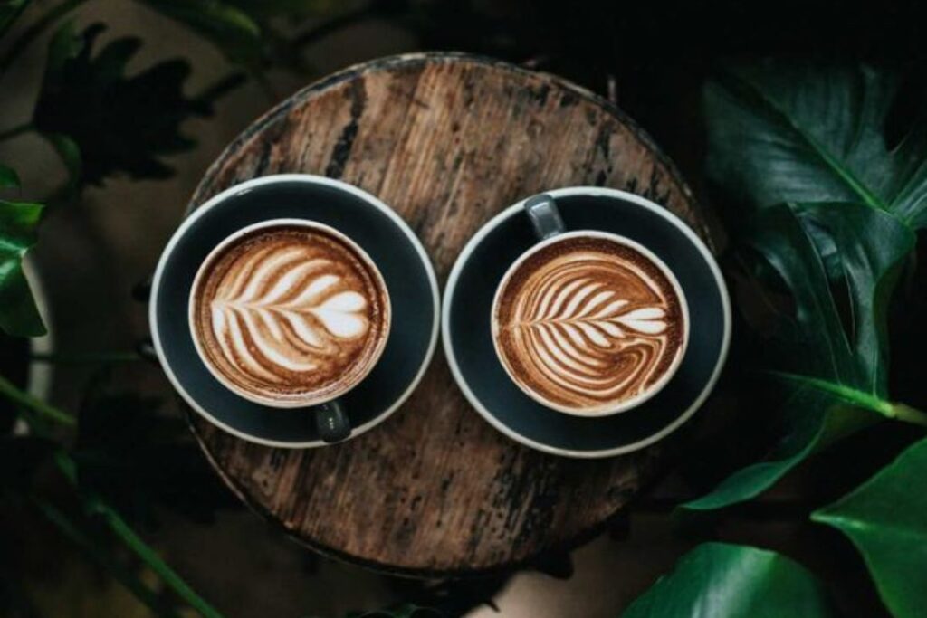 A picture of two coffee cups