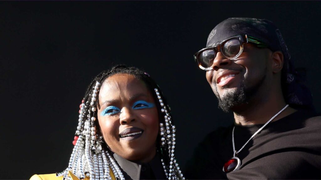 A picture of Lauryn and Wyclef