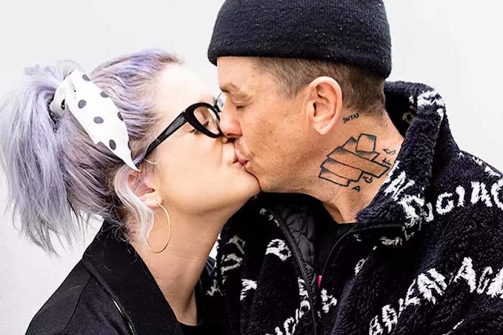 A picture of Kelly Osbourne and Sid Wilson