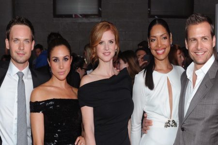 A picture of Meghan Markle, Gina Torres, Sarah Rafferty, Patrick J. Adams and Gabriel Macht