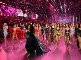 A picture of Tyra banks and other Victoria's Secret models