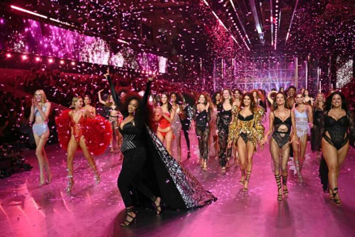 A picture of Tyra banks and other Victoria's Secret models