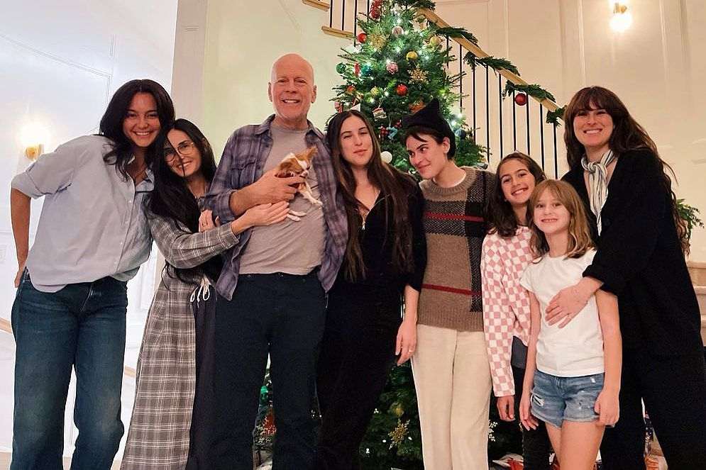 A picture of Bruce Willis family