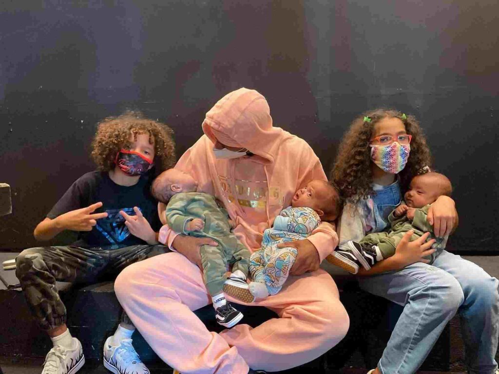 A picture of Nick Cannon and his kids