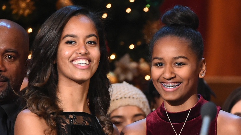 A picture of Sasha and Malia Obama