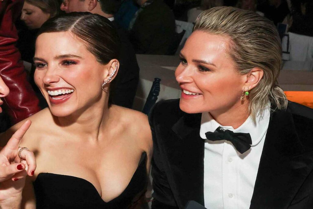 A picture of Sophia Bush and girlfriend