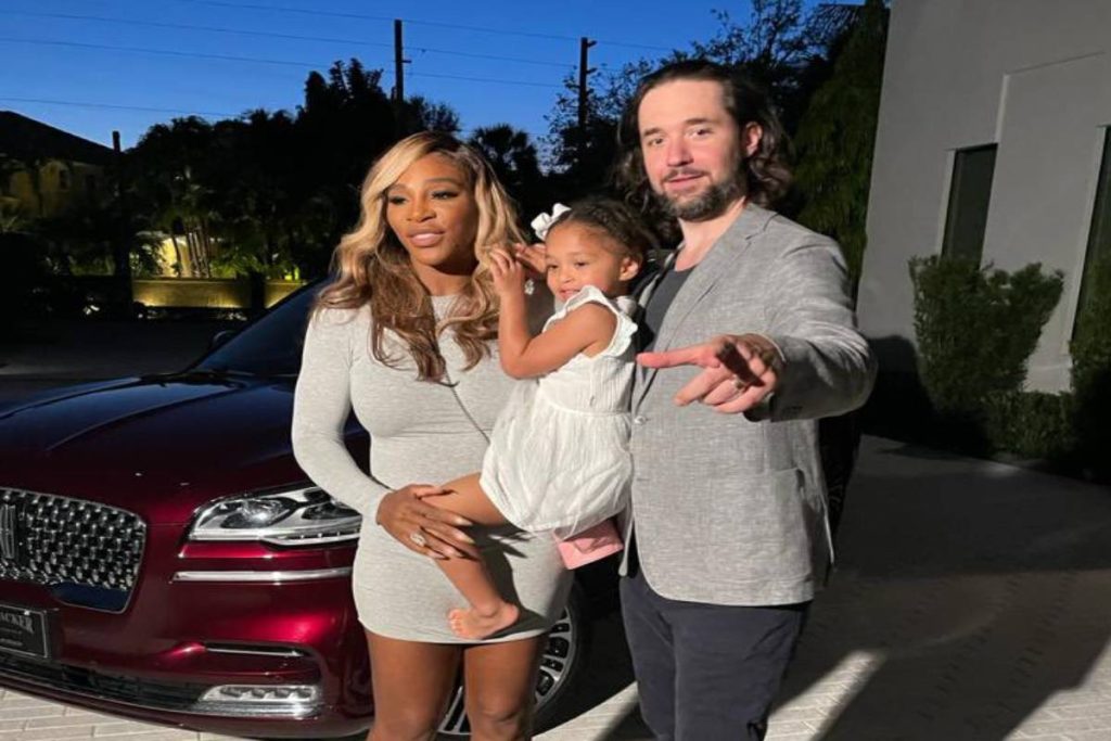 A picture of Alexis Ohanian, Serena Williams and Alexis Olympia