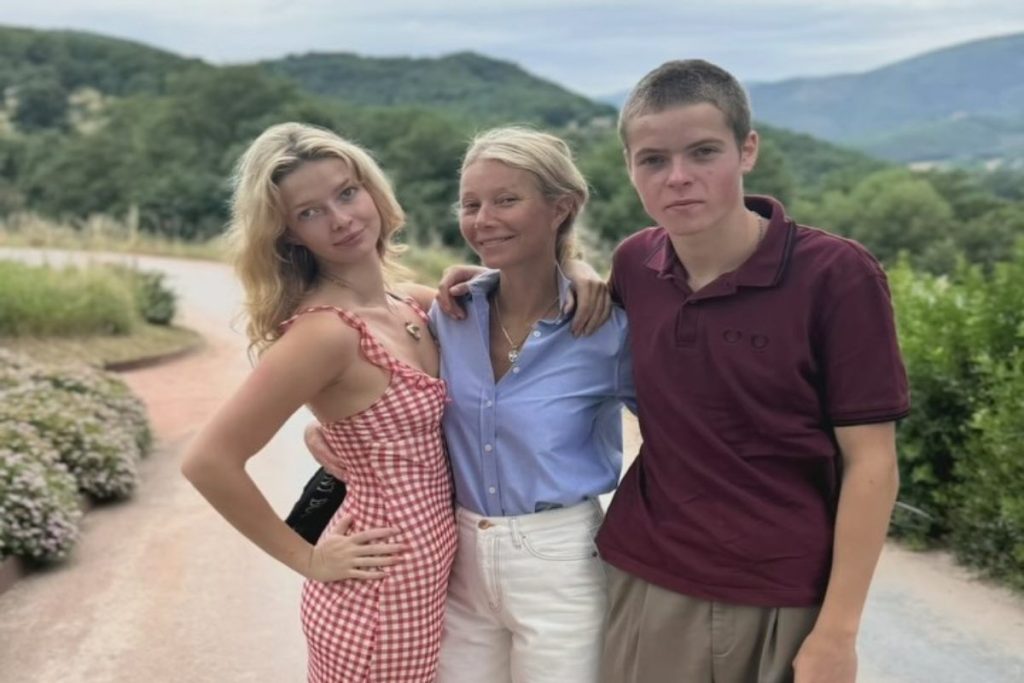 A picture of Gwyneth Paltrow, Moses and Apple Martin