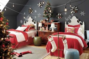 A bedroom decorated for christmas