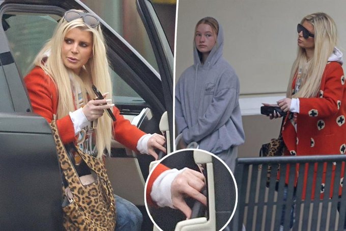 A collage showing Jessica Simpson without her ring