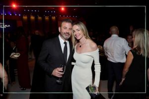 Jimmy Kimmel posing with his wife