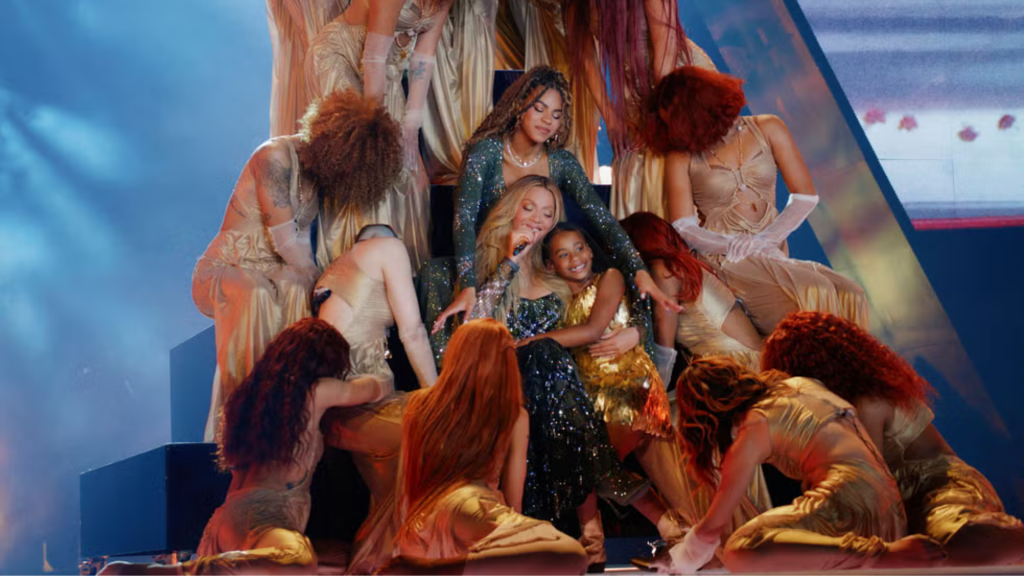 Beyonce with her daughters Blue Ivy and Rumi onstage with dancers