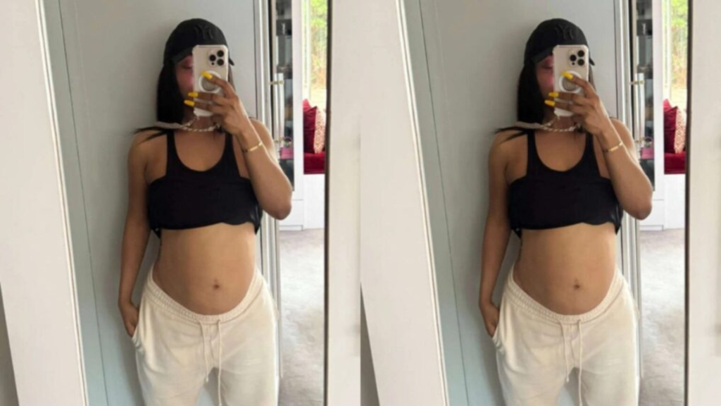 Toke Makinwa showing bare bump in mirror selfie