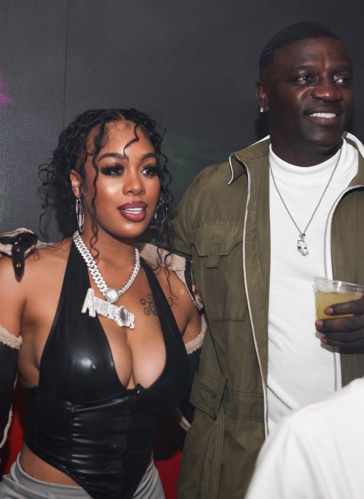 Image of Akon and his wife